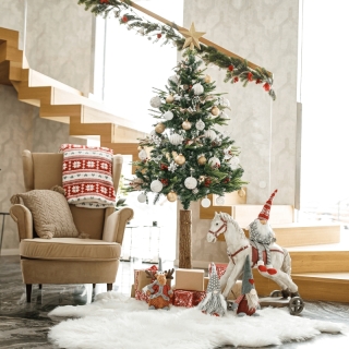 Vianočný stromček so šiškami na pníku, posnežený, 180 cm, PNIK TYP 1 obr-3
