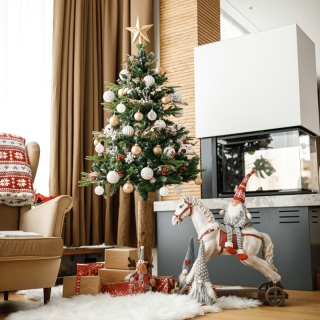 Vianočný stromček so šiškami na pníku, posnežený, 180 cm, PNIK TYP 1 obr-4