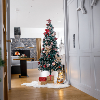 Vianočný stromček so šiškami, posnežený, 210cm, CHRISTMAS TYP 2 obr-2
