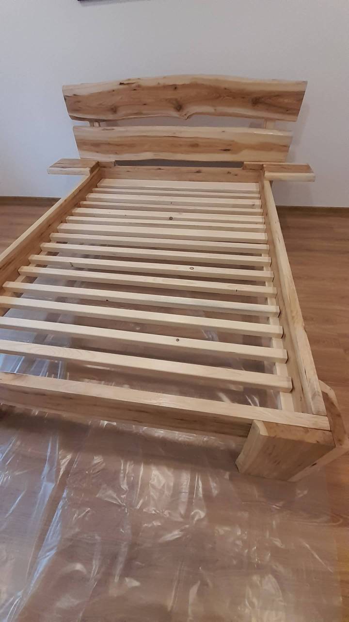 Postel masívny Brest 