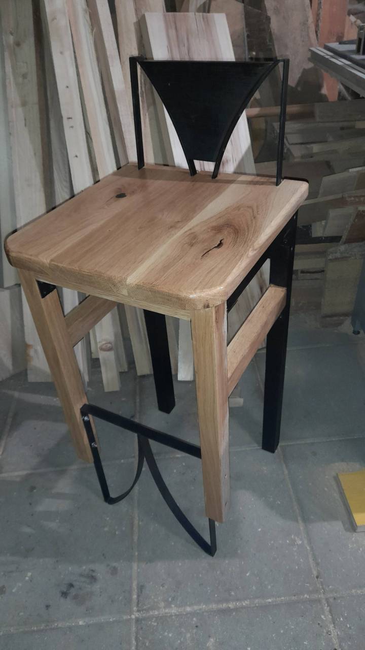 1000003934 - Dubovy masiv&antikor
Barová stolička
