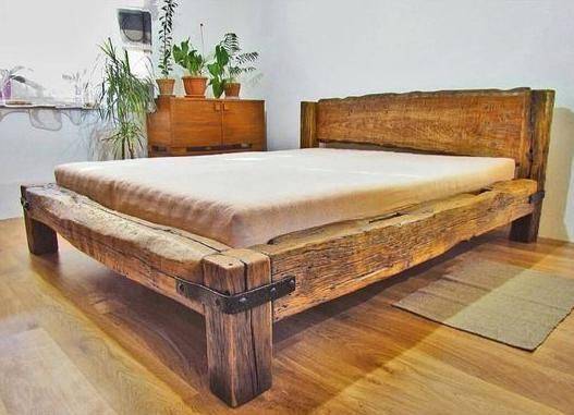 Masívne drevené postele 22-02-02 - Efektne využité staré hrady na konštrukciu postele