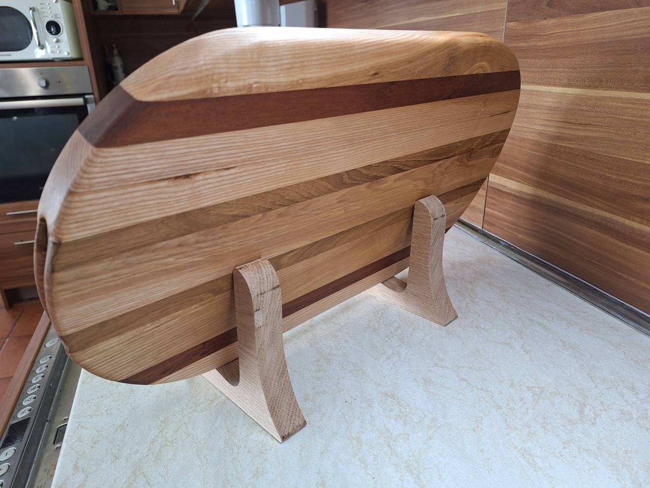 Krajacia a servirovacia doska