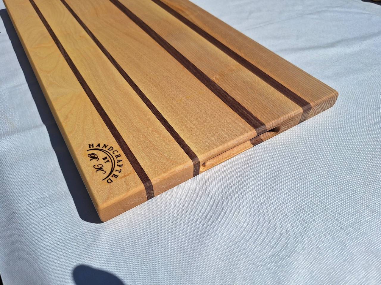 Doska na krajanie a servirovanie 