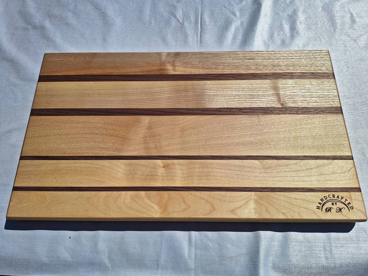 Doska na krajanie a servirovanie 