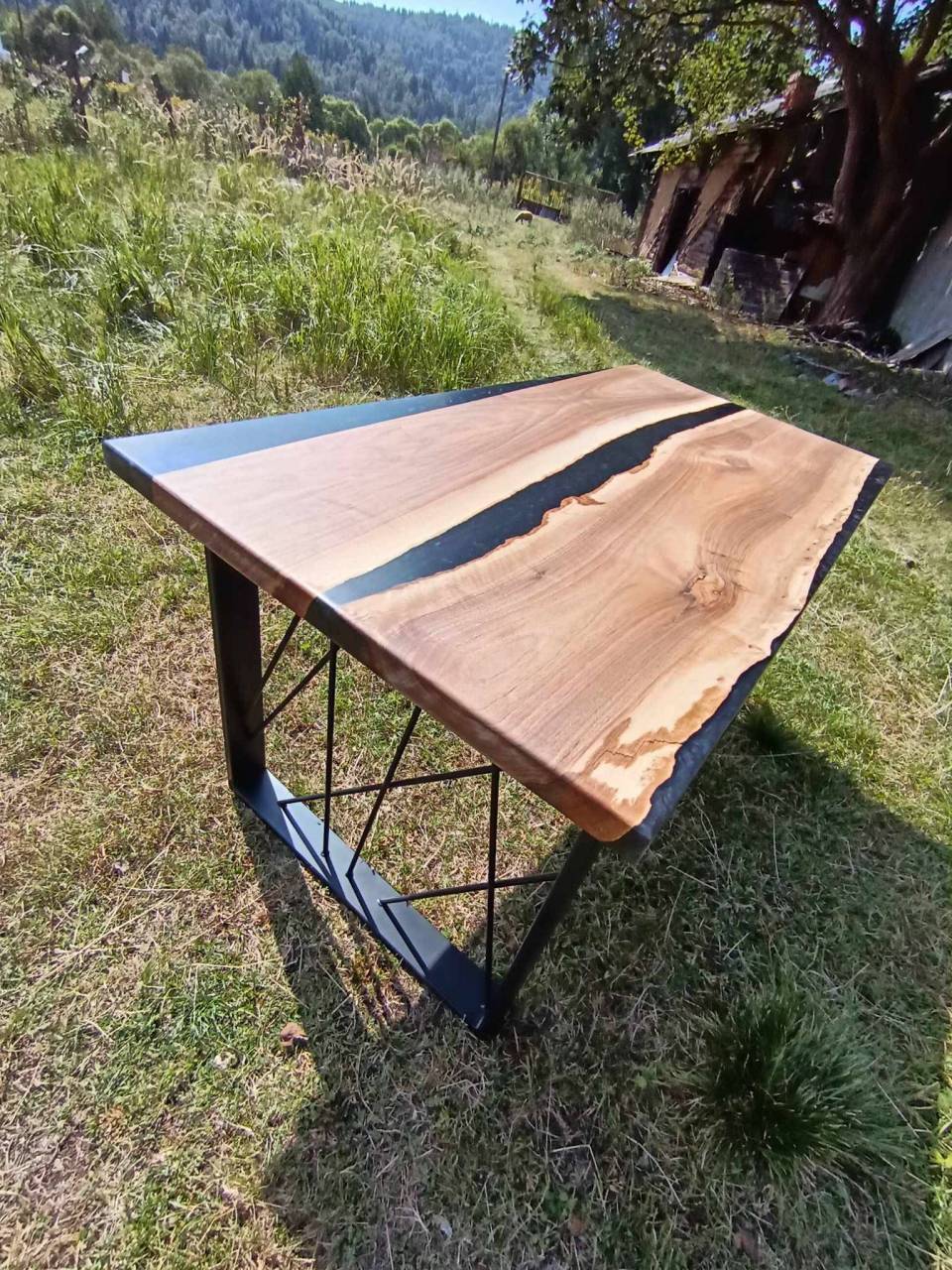 Jedálenský stôl