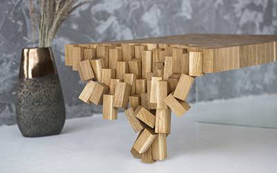 "Rozpadajúci sa" drevený stôl