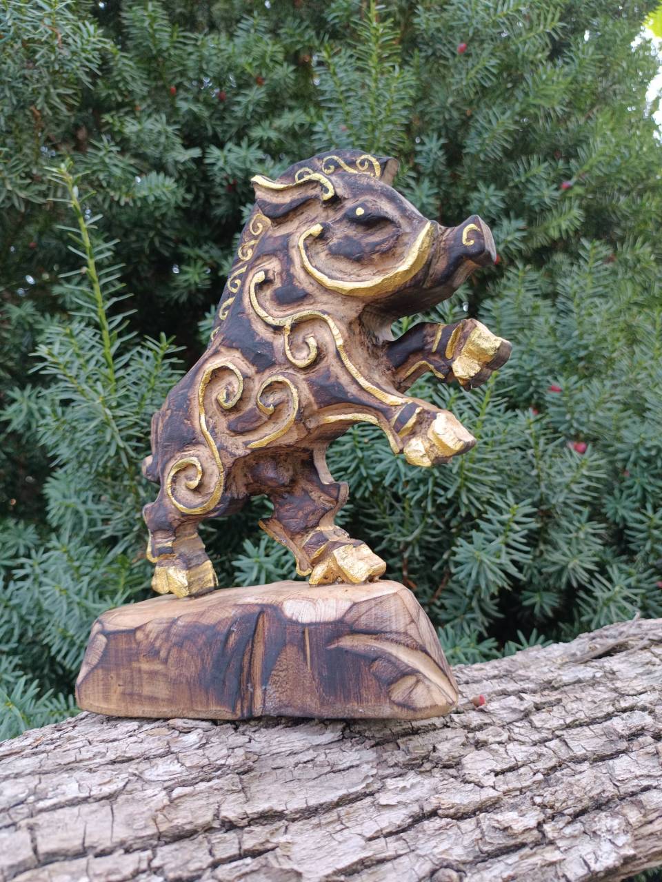 Gullinbursti - soška - Viking woden statue