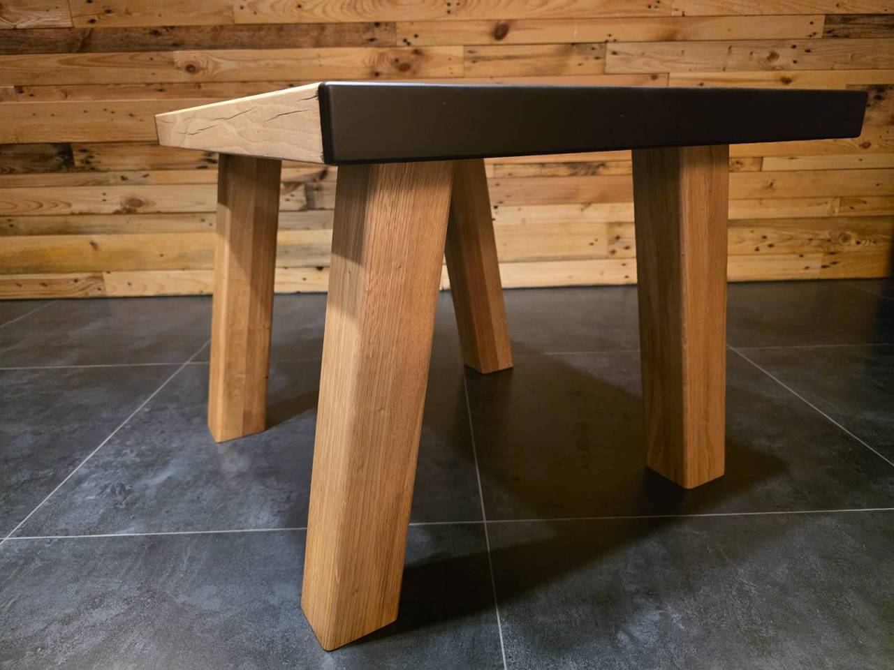 Konferenčný stolík.