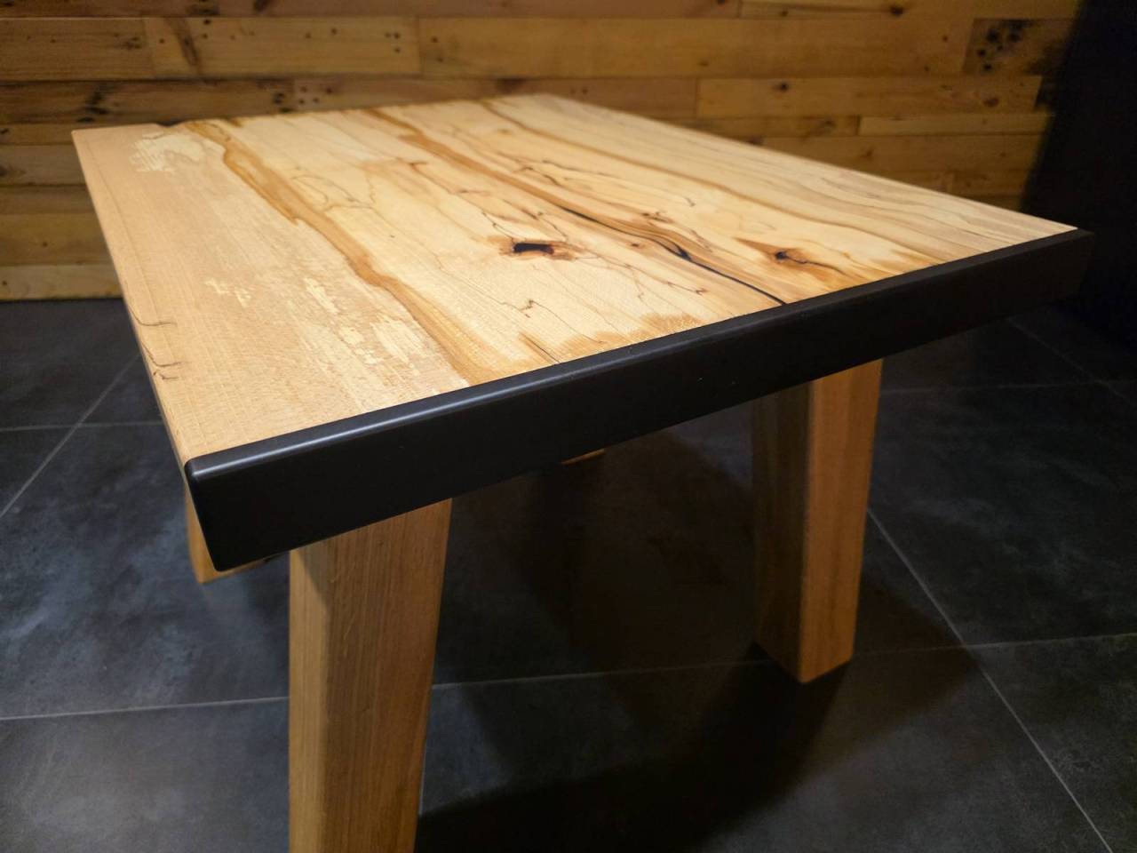 Konferenčný stolík.