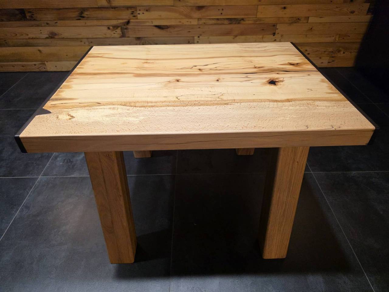 Konferenčný stolík.