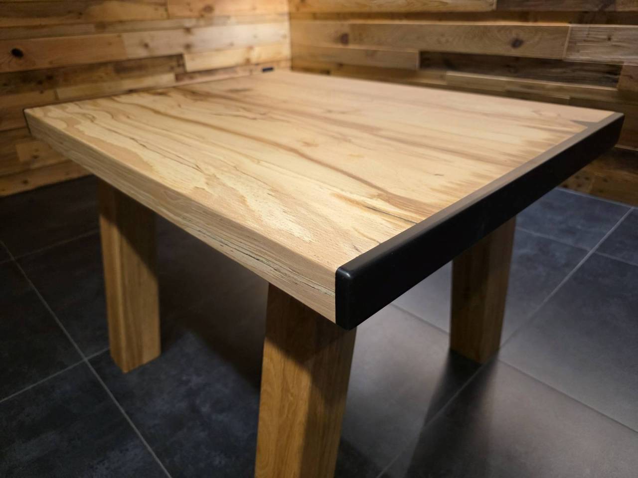 Konferenčný stolík.