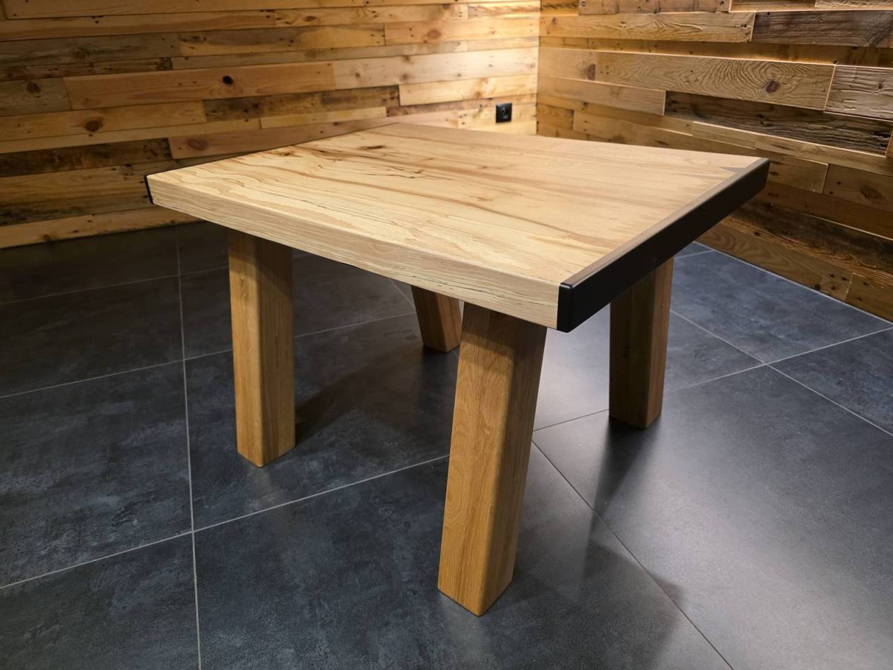 Konferenčný stolík.