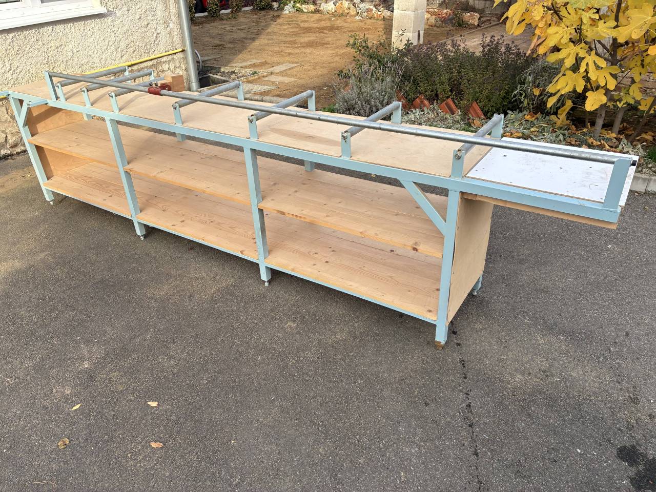 Kovový pracovný stôl