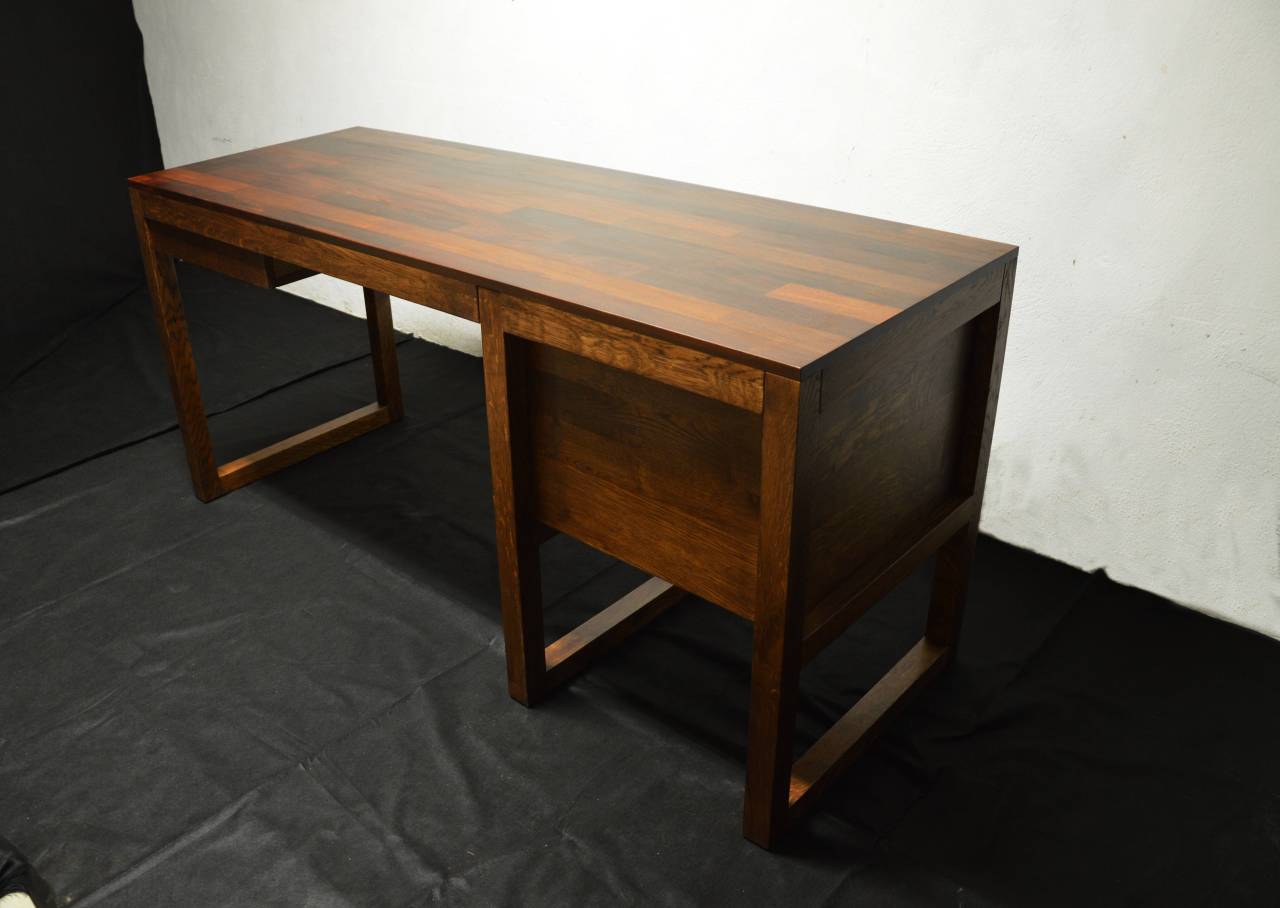 Dubový pracovný stôl