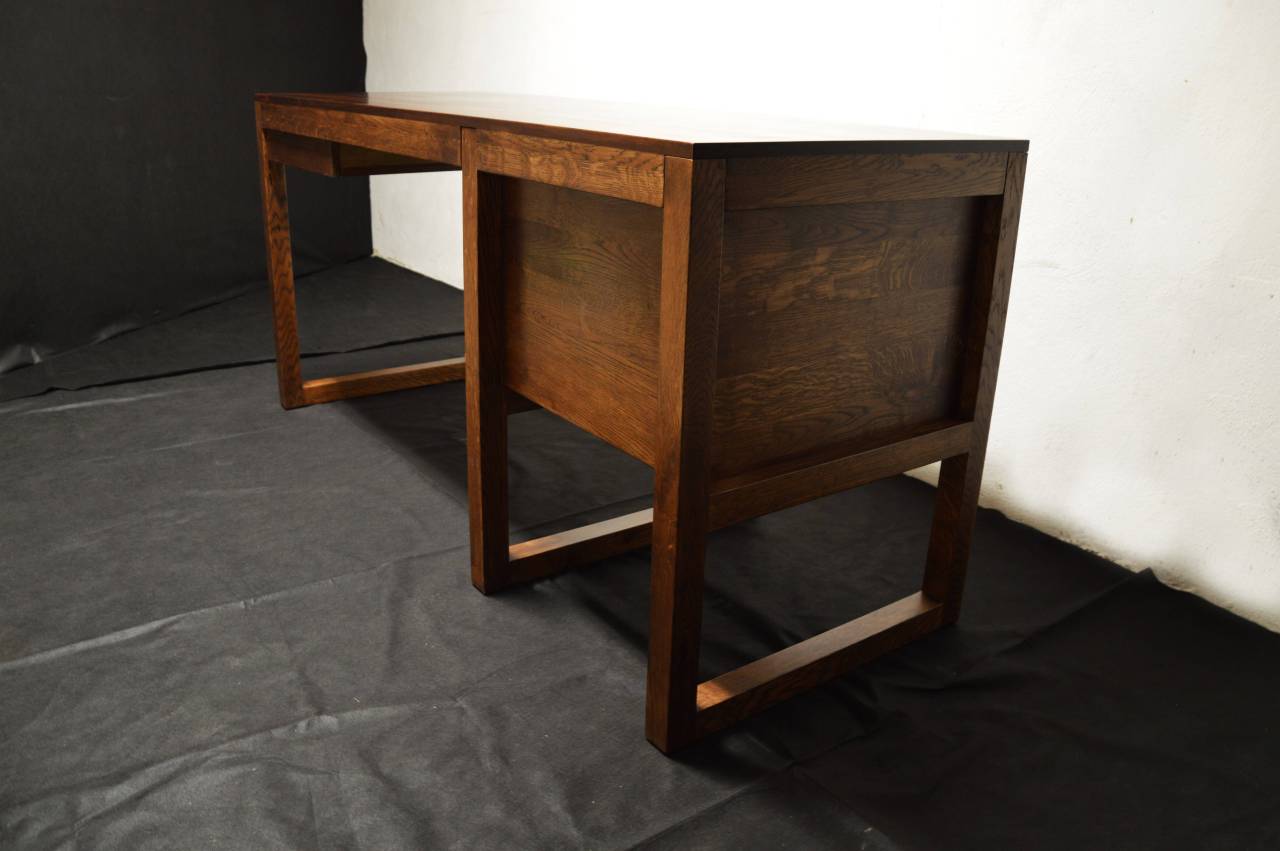 Dubový pracovný stôl