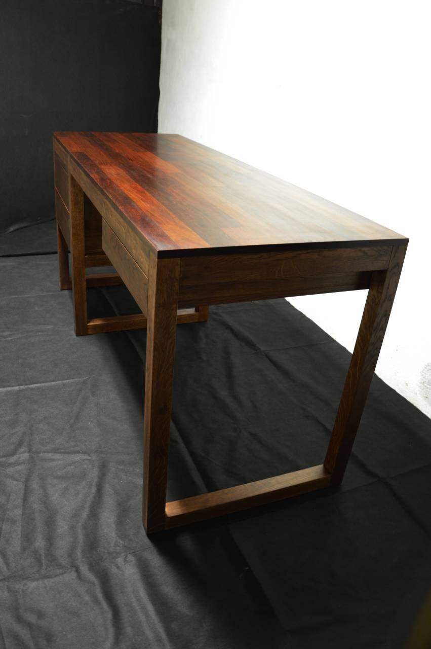 Dubový pracovný stôl