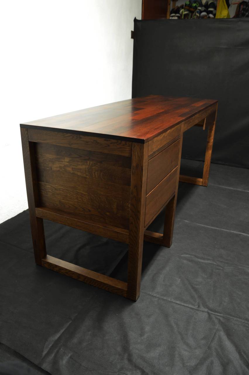 Dubový pracovný stôl