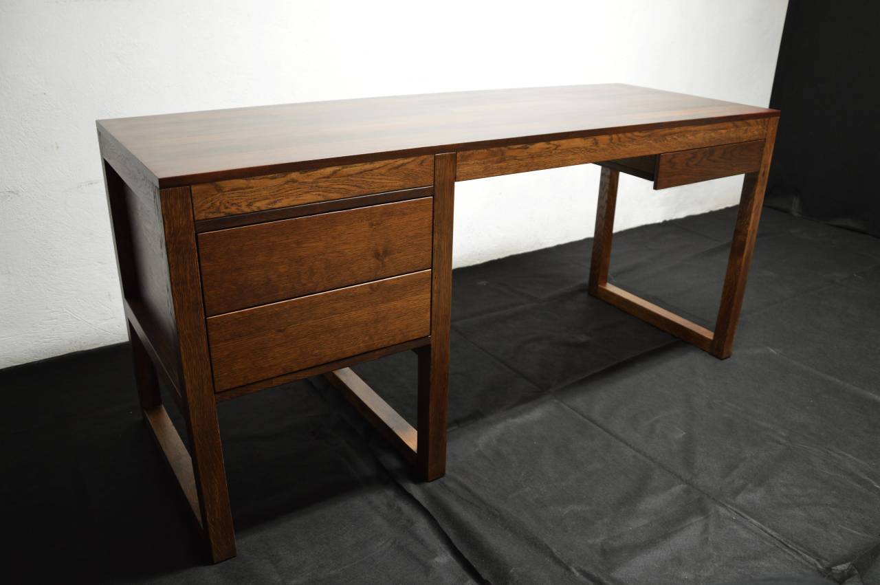 Dubový pracovný stôl