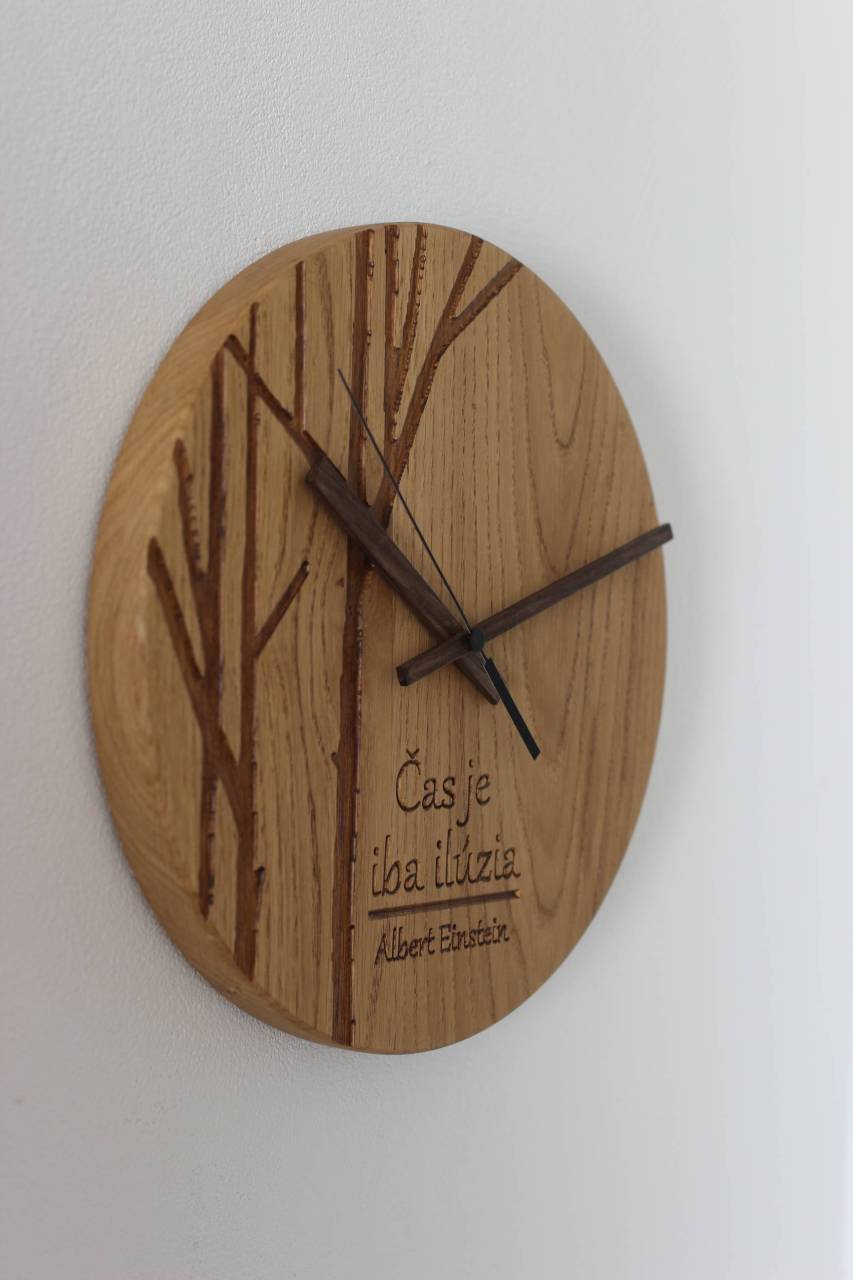 Gravírované hodiny