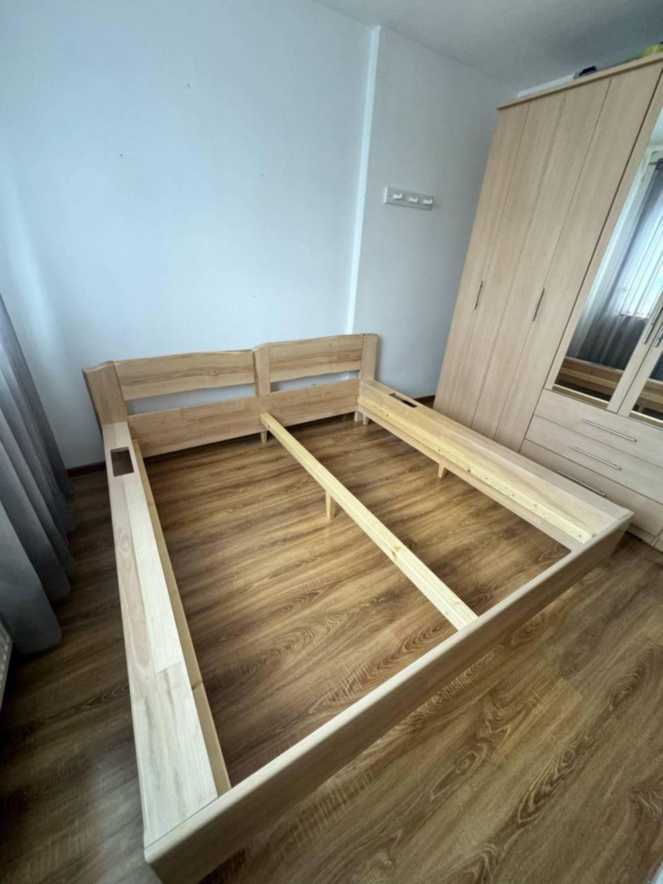 Manželská posteľ z masívu