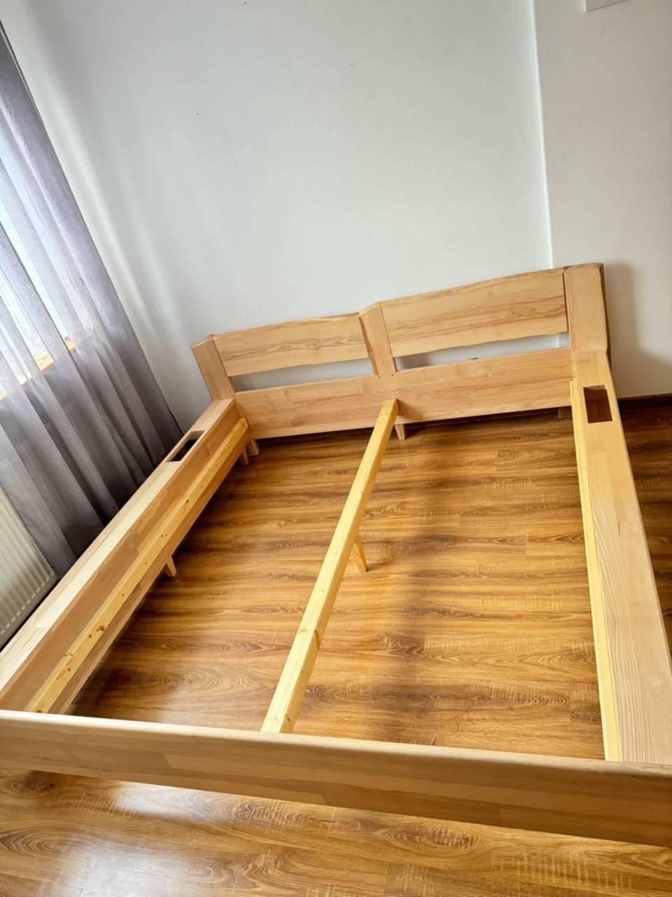 Manželská posteľ z masívu