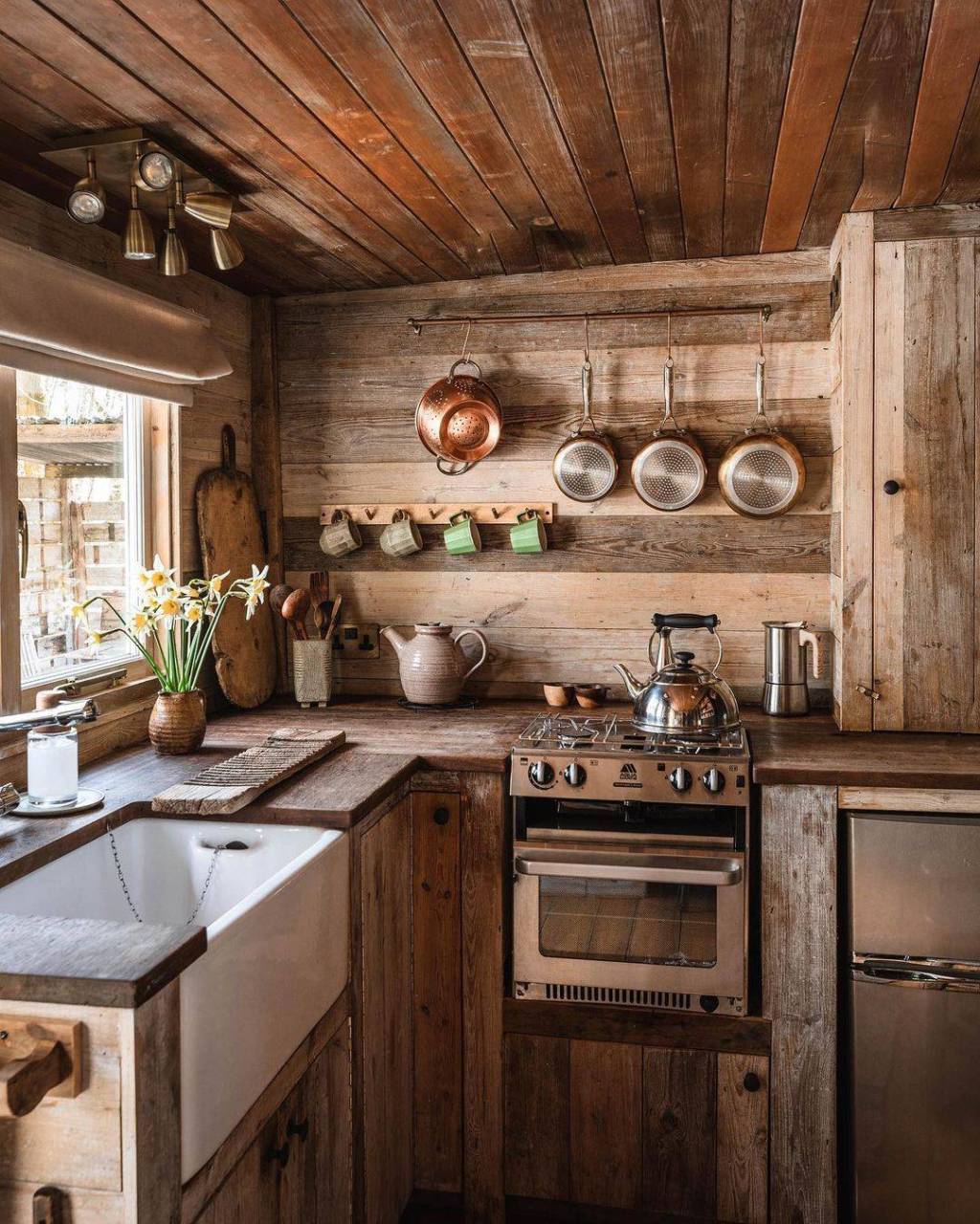 Malá kuchyňa s masívneho dreva